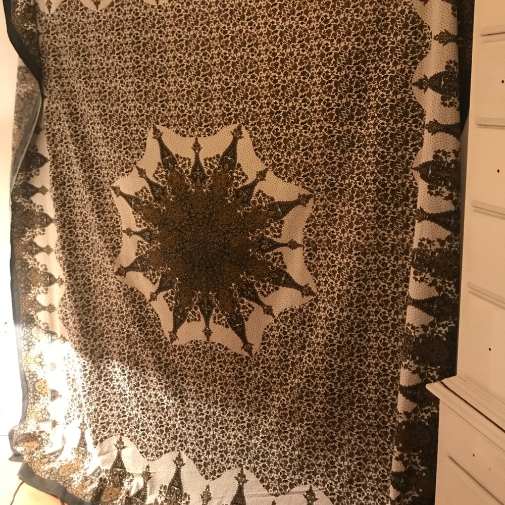 Gold black and white tabersty